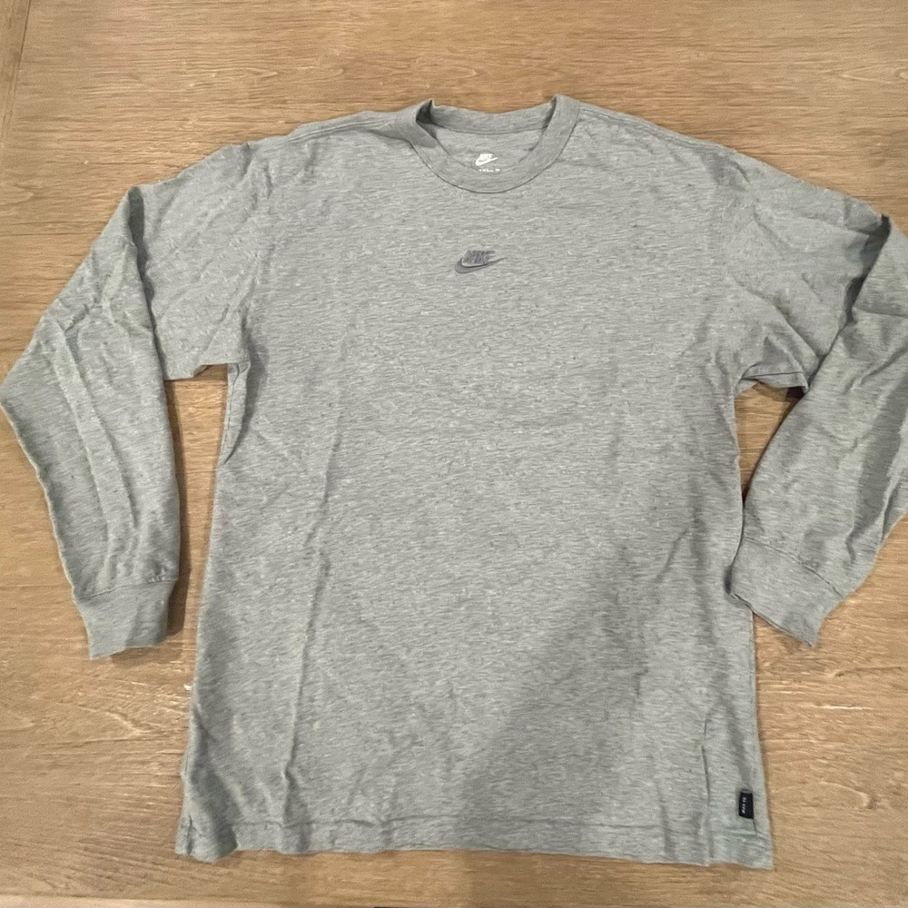 Nike Men's Gray Loose fit long sleeve  shirt